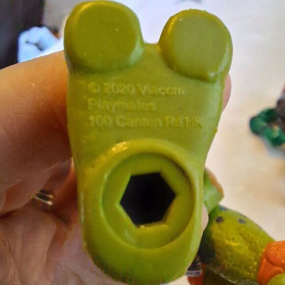 Lot of 2‎ Michelangelo TMNT Figures 2005 Monster Trappers & 2023 Movie Star - Picture 9 of 12